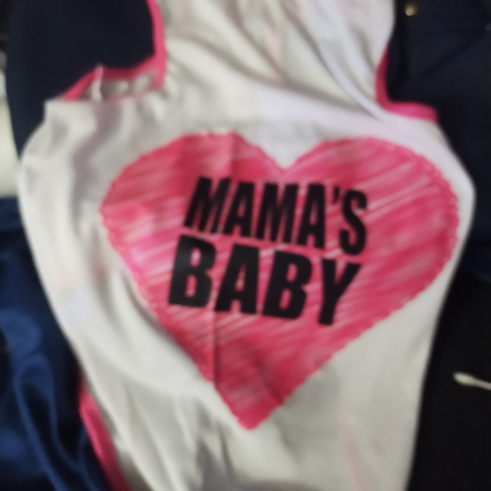 Medium New Dog Tee Saying "Mama's Baby"